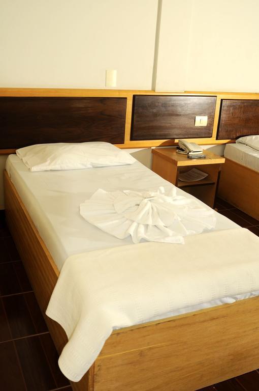 Gutemberg Plaza Hotel Nova Serrana Camera foto